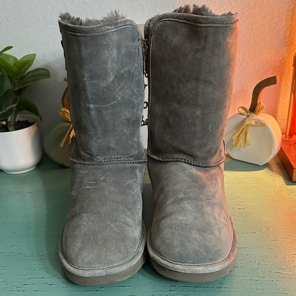 Gray Women's Boots SZ 10
wos box 162